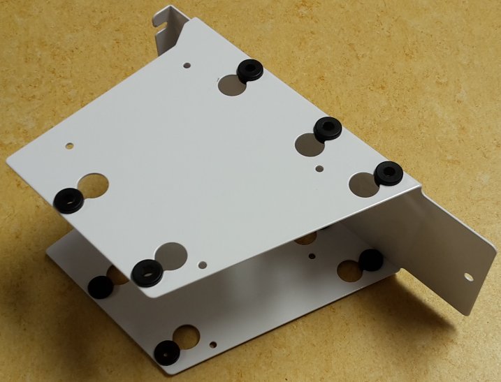 Node 304 upgraded HDD Cage_m.jpg