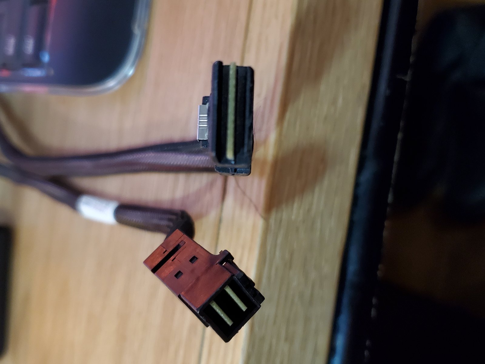 SAS cable.jpg
